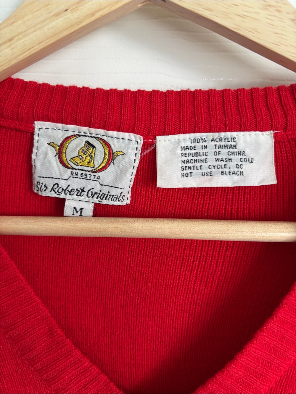 Vintage Red V-Neck Casino Embroidered Sweater Sir Robert Originals Size M Lucky - Picture 4 of 11